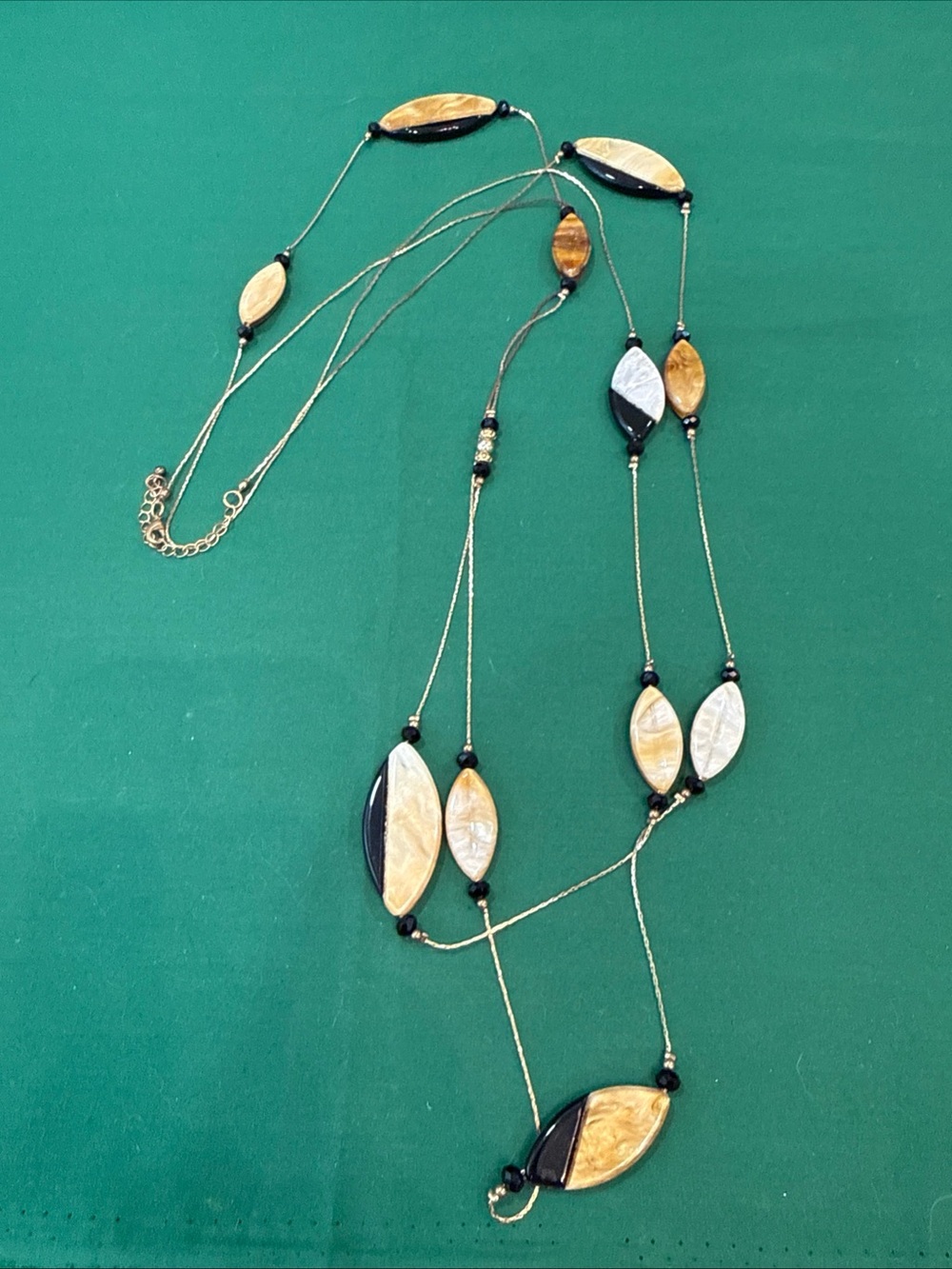 Long Single Strand Necklace W/Polished Resin Oblong Beads. 2F